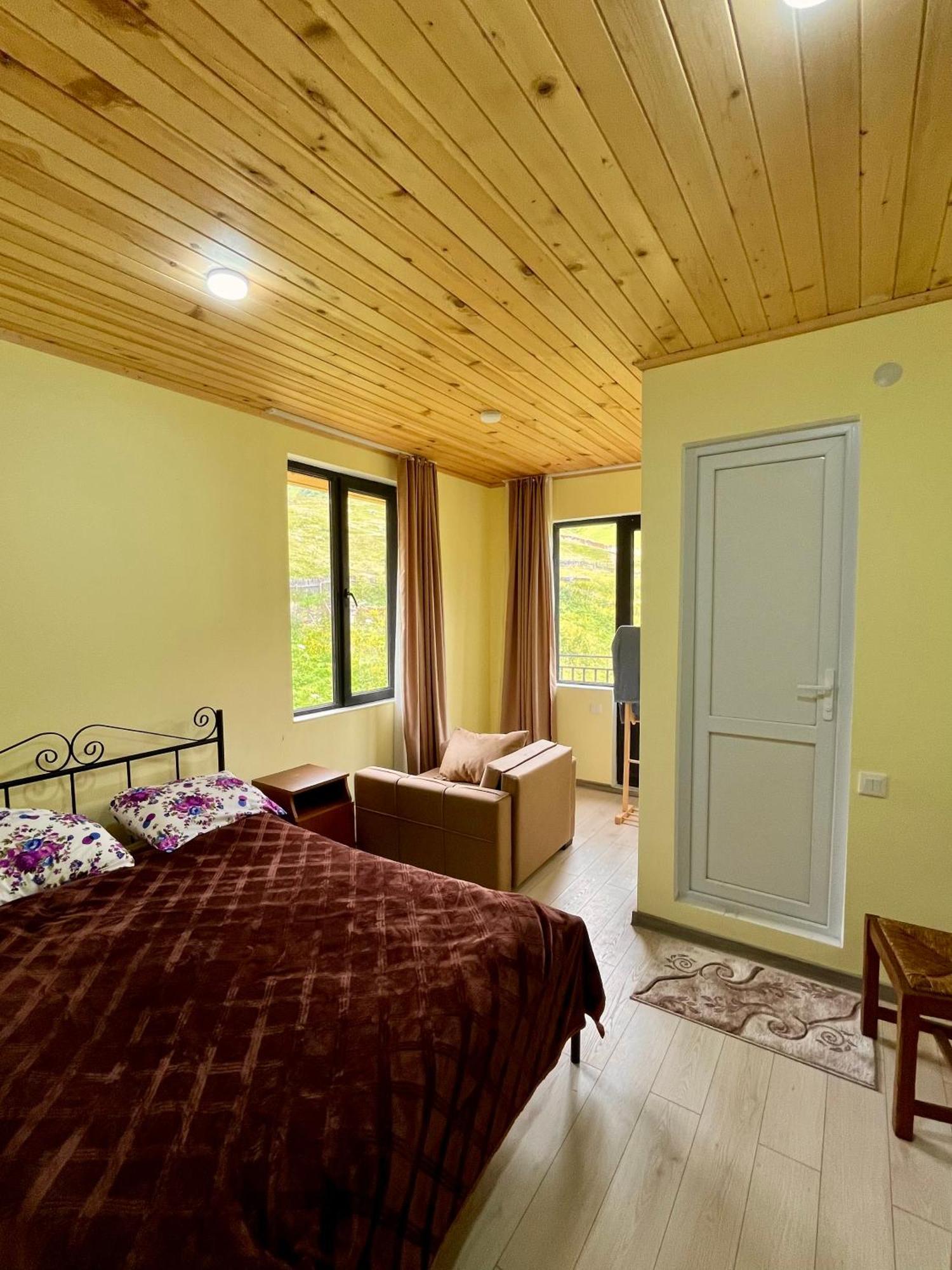 Готель Gamarjoba Guest And Art House Ушґулі Екстер'єр фото