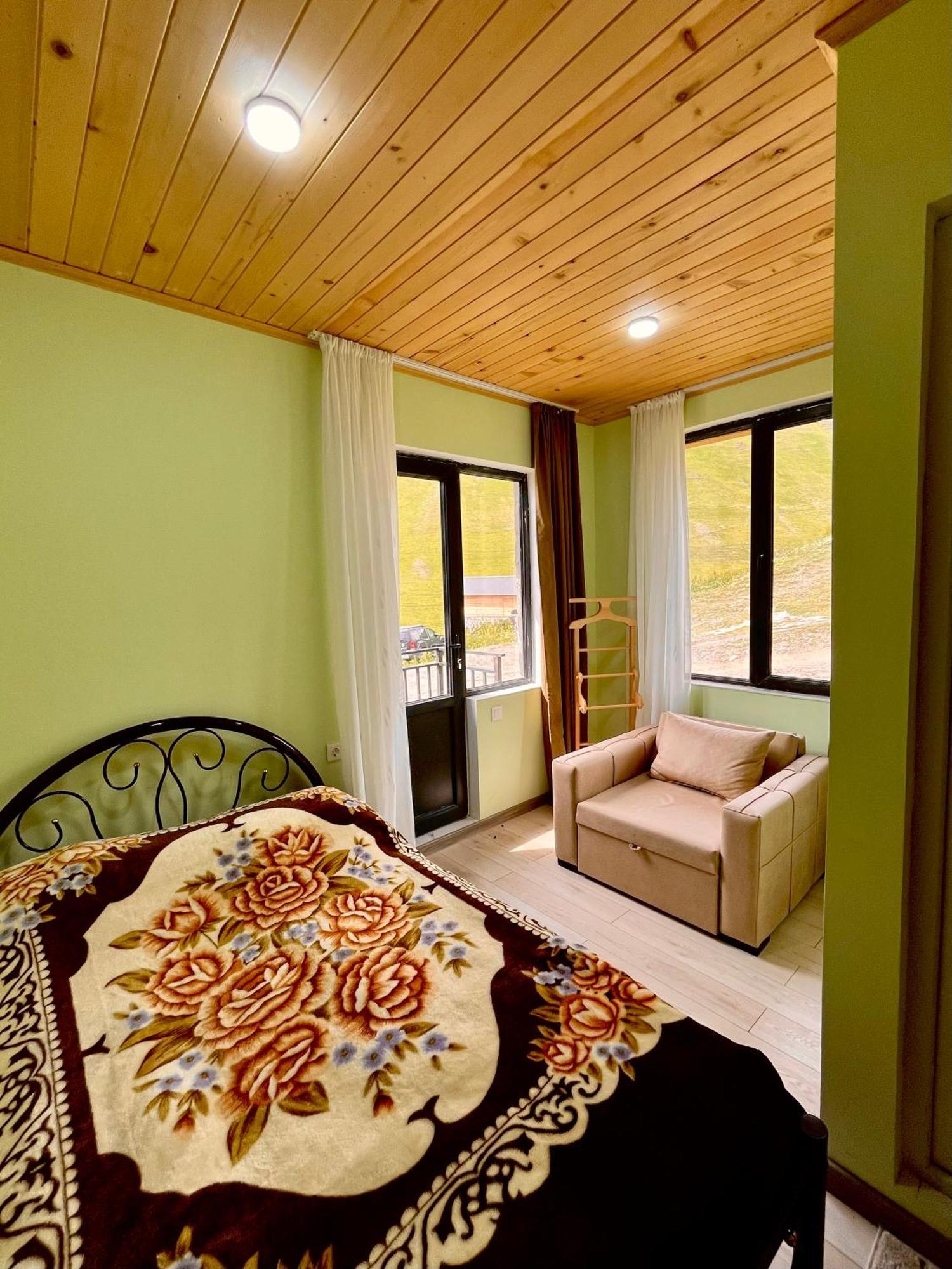 Готель Gamarjoba Guest And Art House Ушґулі Екстер'єр фото
